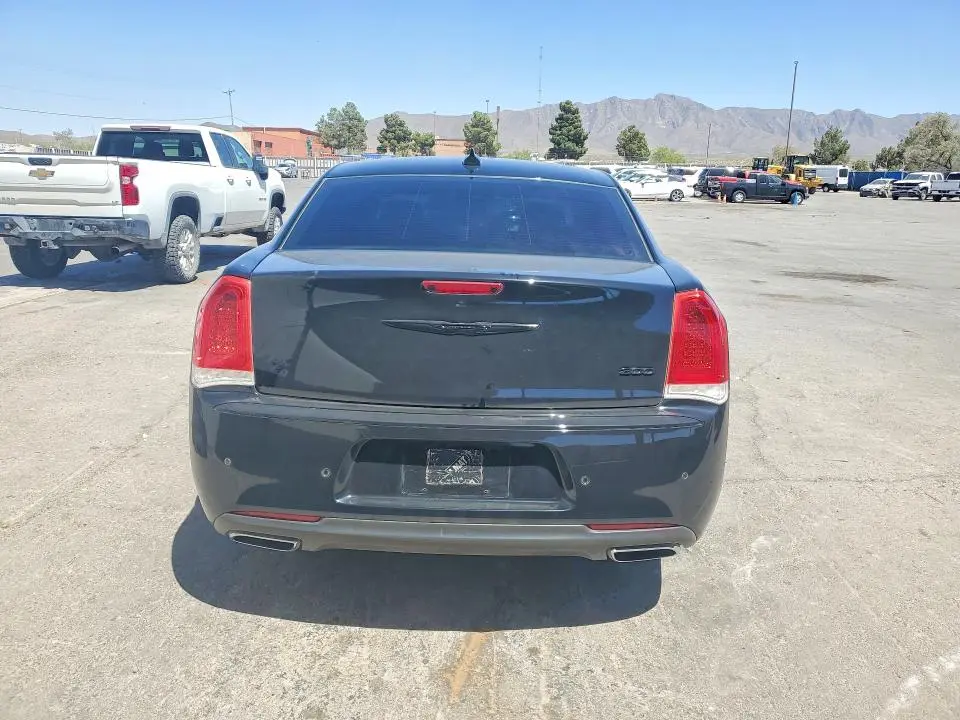 2016 CHRYSLER 300 LIMITED  