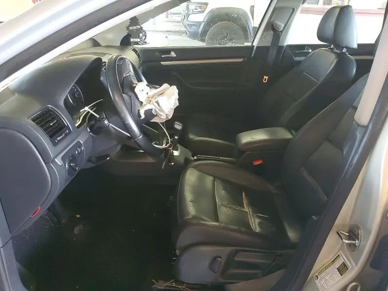 2010 VOLKSWAGEN JETTA SE  