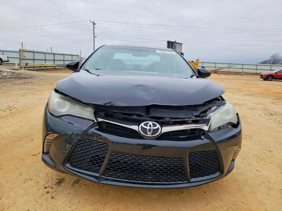 2016 TOYOTA CAMRY SE  