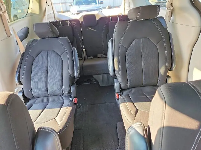 2022 CHRYSLER VOYAGER LX  