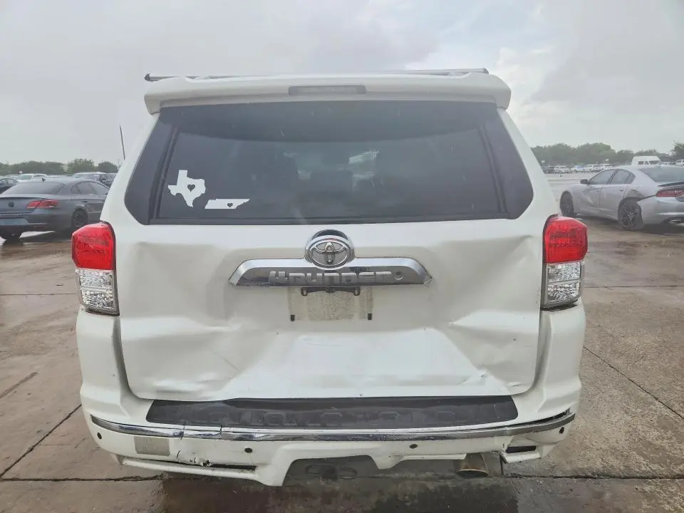 2011 TOYOTA 4RUNNER SR5  