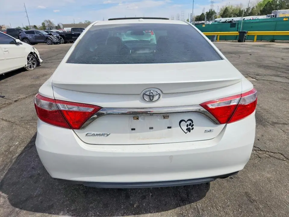 2015 TOYOTA CAMRY SE  