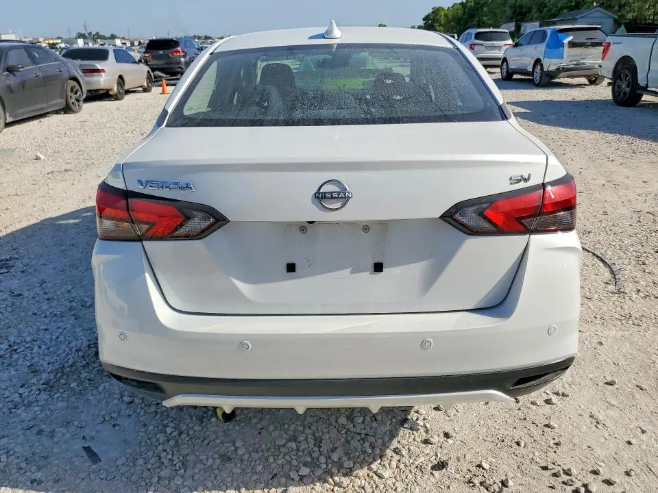 2024 NISSAN VERSA SV  