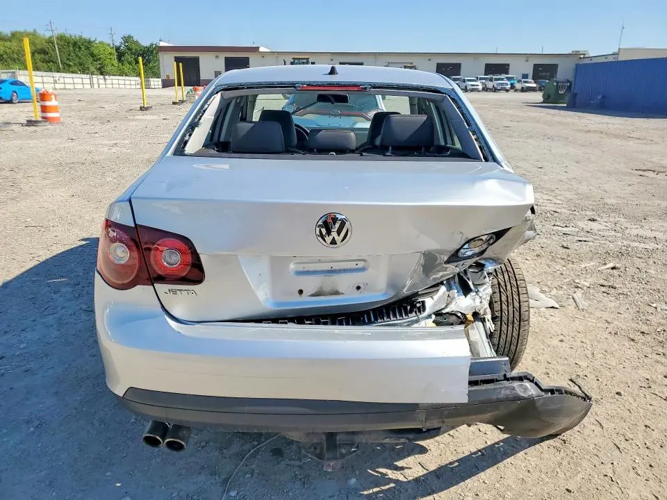 2010 VOLKSWAGEN JETTA SE  