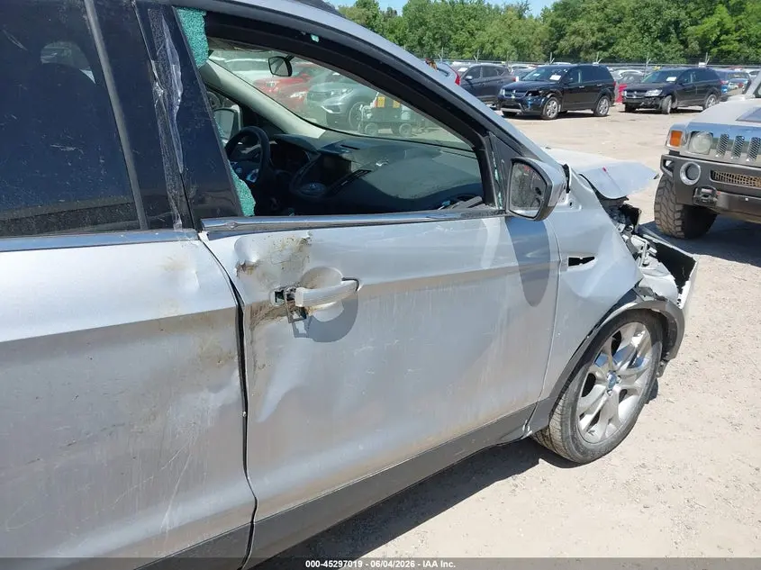 2015 FORD ESCAPE SE
