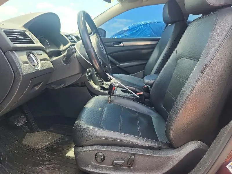 2014 VOLKSWAGEN PASSAT SE  