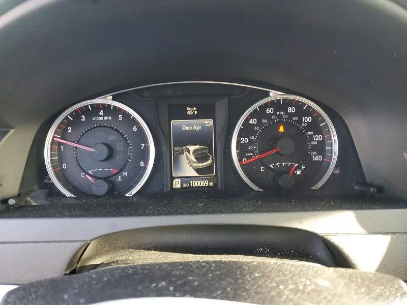 2015 TOYOTA CAMRY SE  