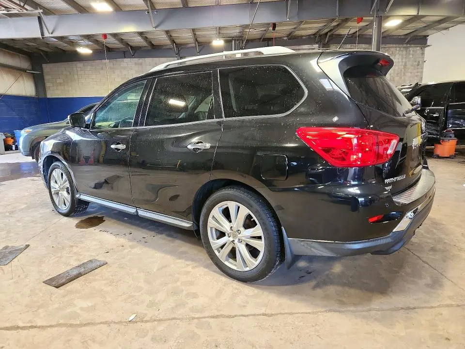 2018 NISSAN PATHFINDER SL  