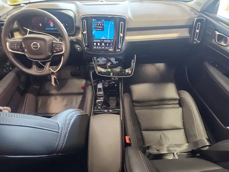 2026 VOLVO XC40 PLUS  