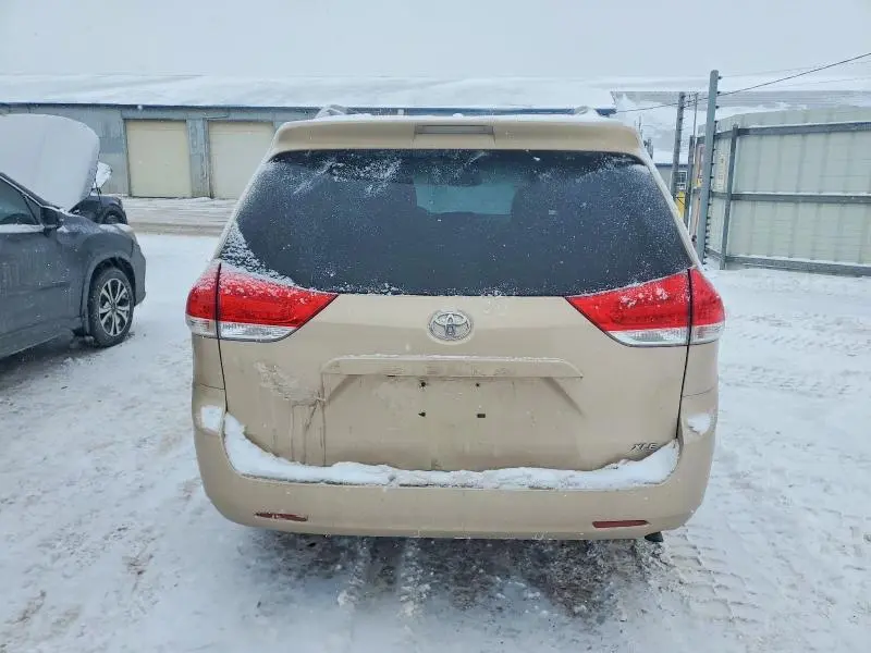 2013 TOYOTA SIENNA XLE  