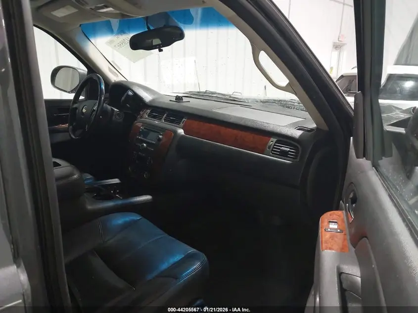 2010 CHEVROLET SUBURBAN 1500 LT1