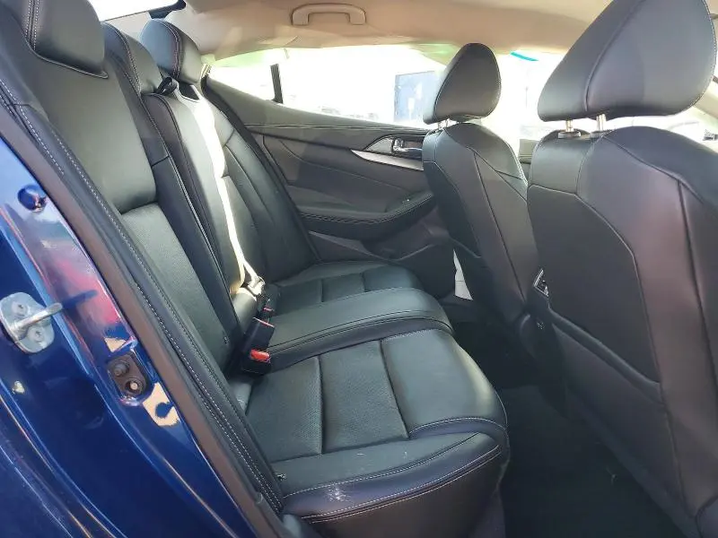 2022 NISSAN MAXIMA SV  