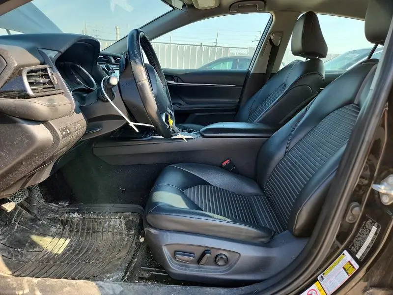 2019 TOYOTA CAMRY SE  