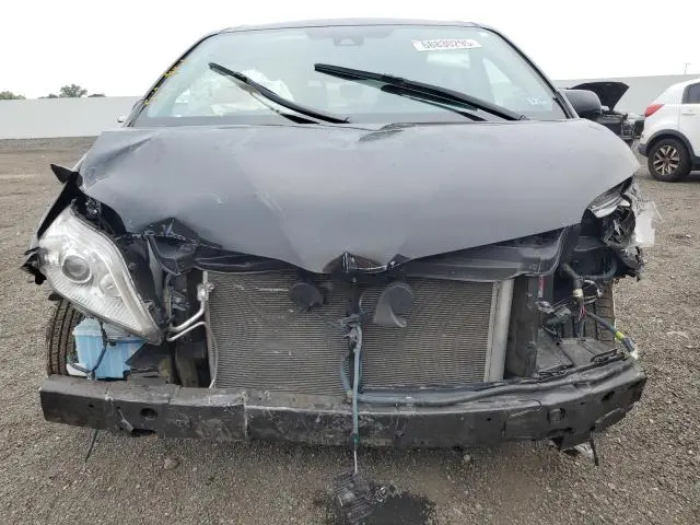 2019 TOYOTA SIENNA XLE  