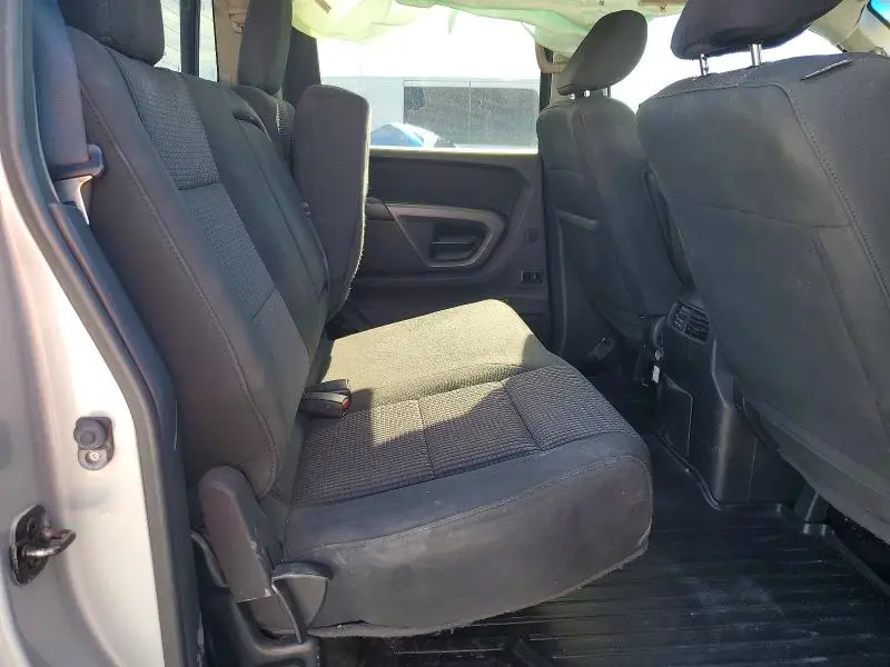 2015 NISSAN TITAN SV  