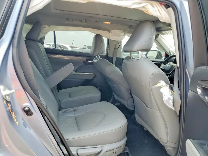2022 TOYOTA HIGHLANDER PLATINUM  