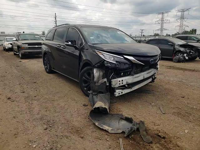 2022 TOYOTA SIENNA XSE