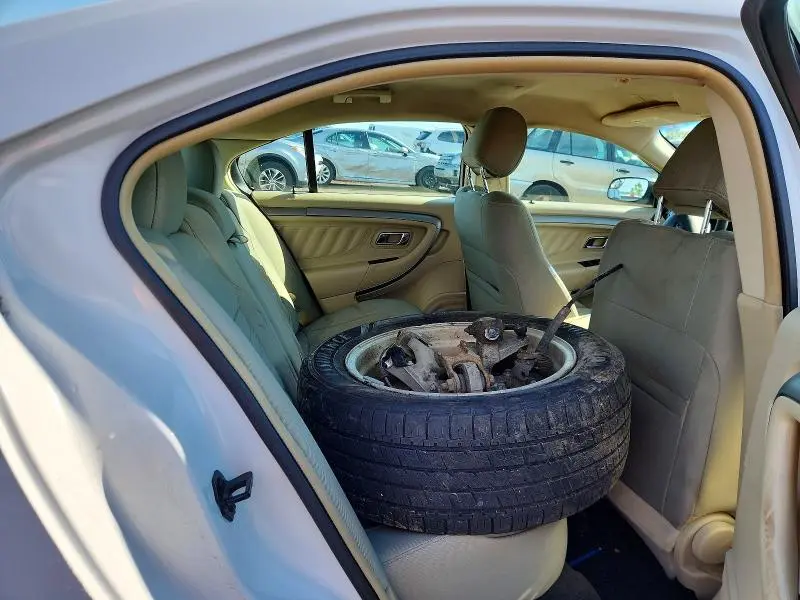 2015 FORD TAURUS SE  