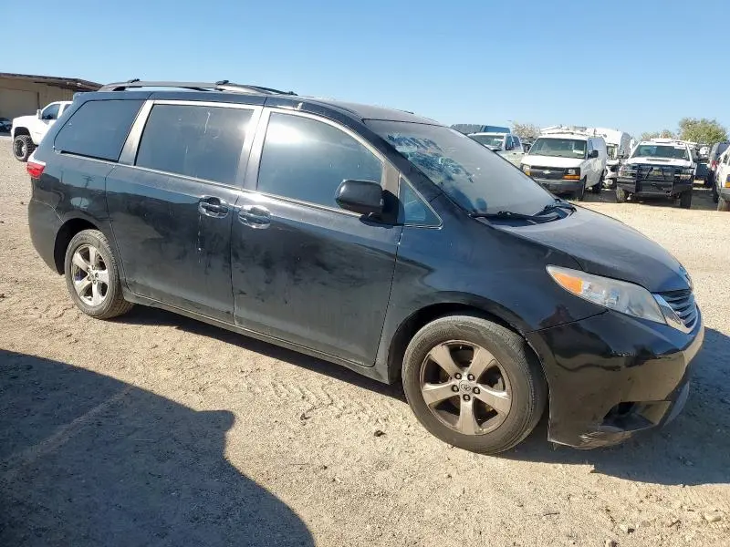 2017 TOYOTA SIENNA LE  