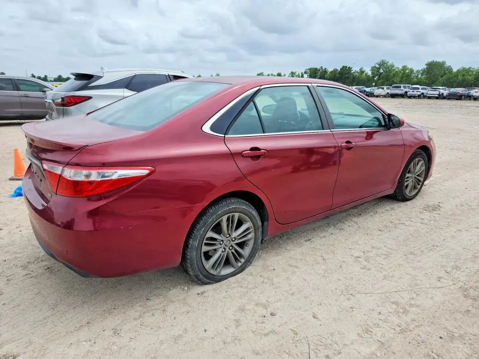 2015 TOYOTA CAMRY SE  