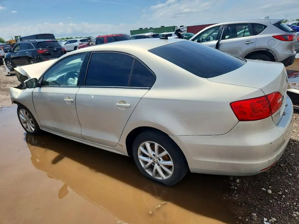 2011 VOLKSWAGEN JETTA SE  