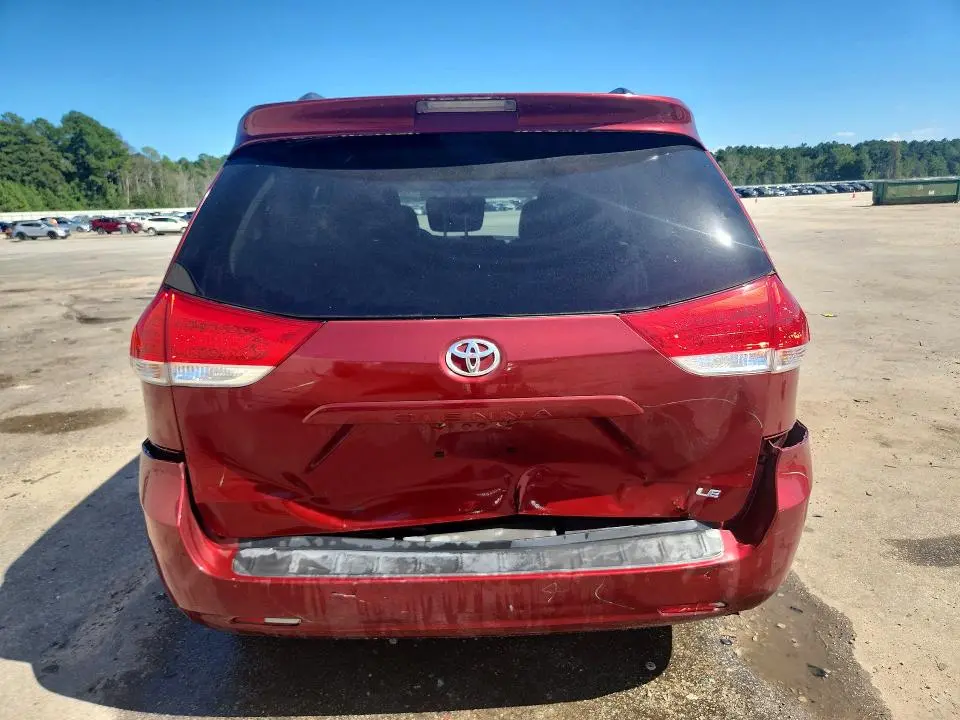 2011 TOYOTA SIENNA LE  