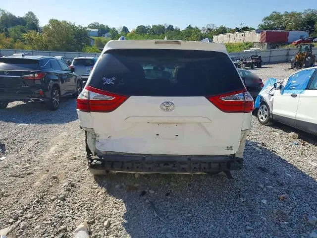 2018 TOYOTA SIENNA LE  