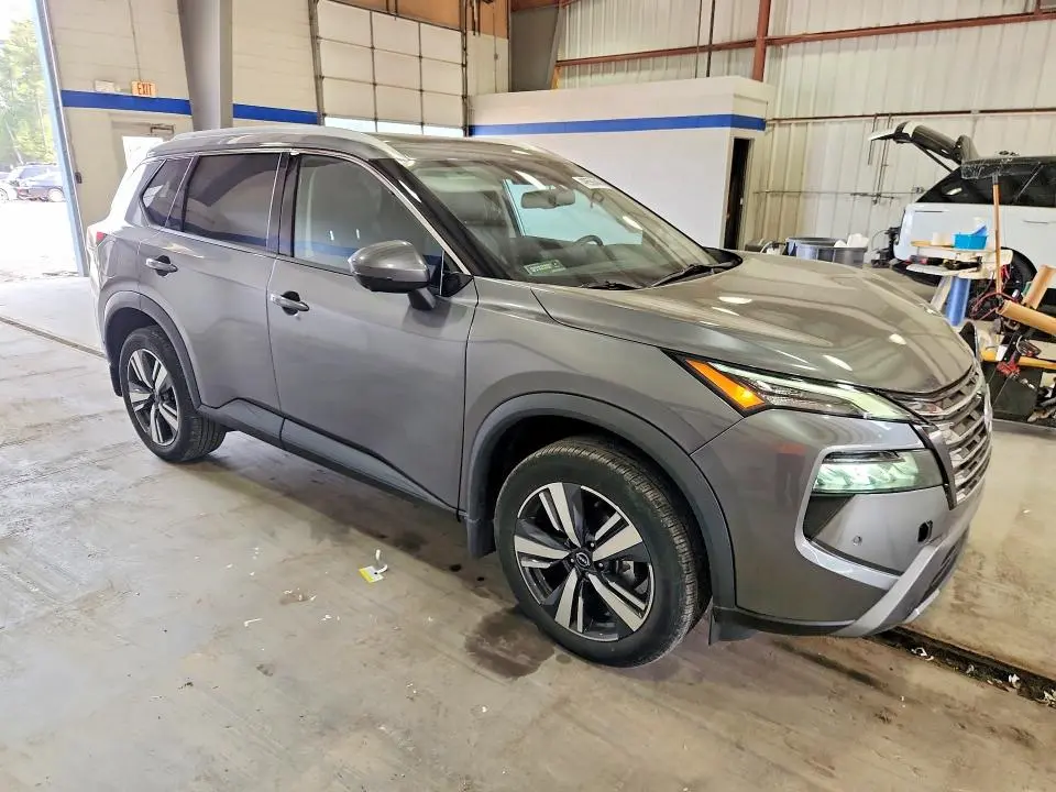 2024 NISSAN ROGUE SL  