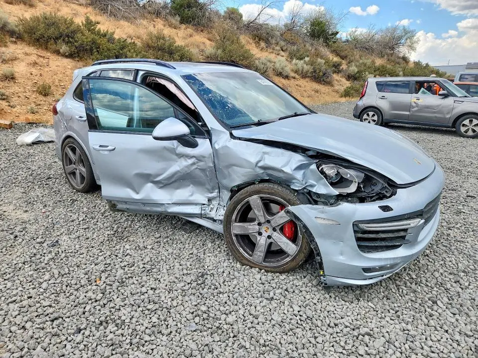 2016 PORSCHE CAYENNE GTS  