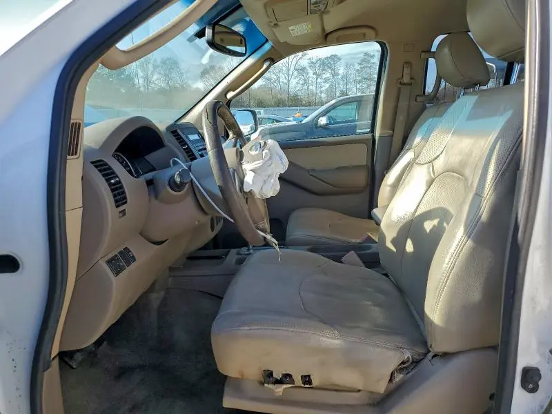 2010 NISSAN FRONTIER CREW CAB SE  