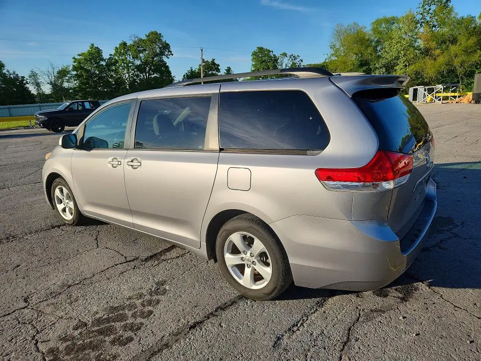 2012 TOYOTA SIENNA LE  
