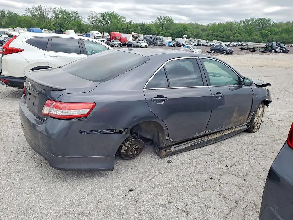 2011 TOYOTA CAMRY SE  