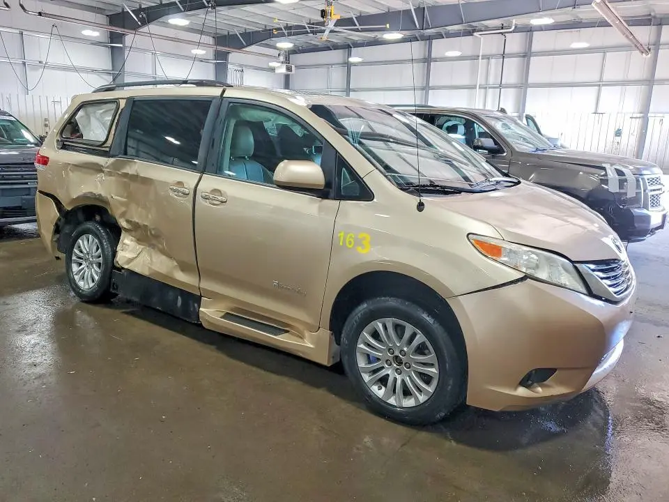 2014 TOYOTA SIENNA XLE 8-PASSENGER  