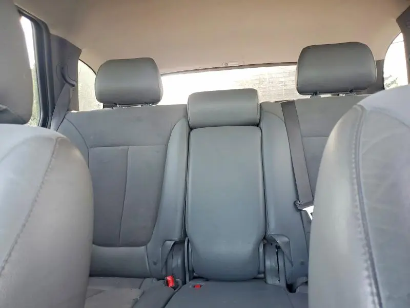 2010 HYUNDAI SANTA FE SE  
