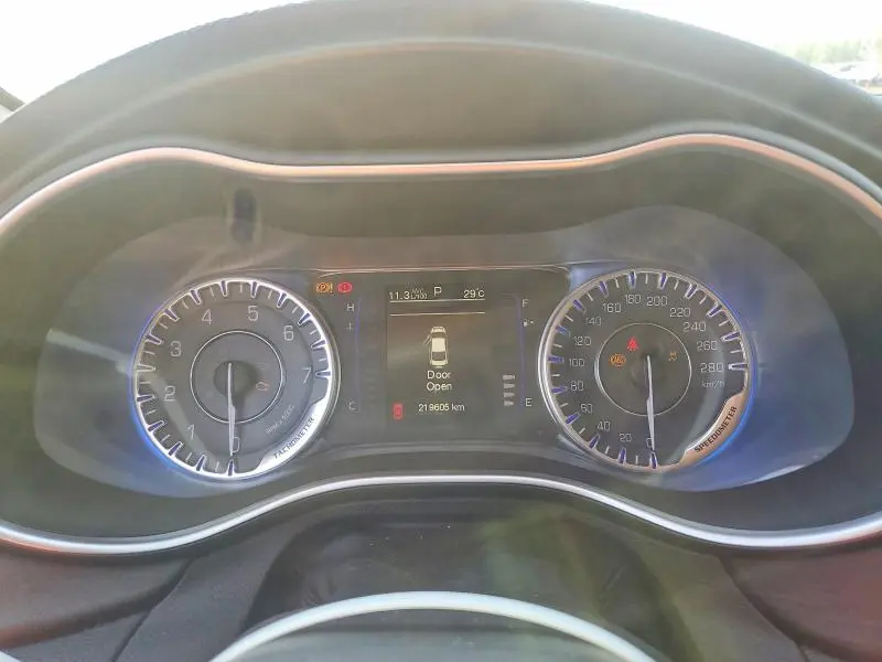 2015 CHRYSLER 200 LX  