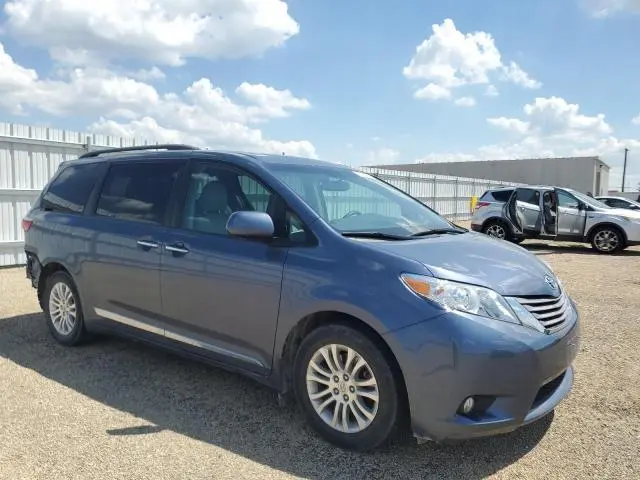 2015 TOYOTA SIENNA XLE