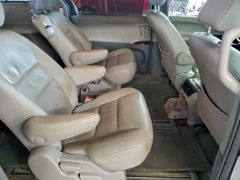 2015 TOYOTA SIENNA XLE  