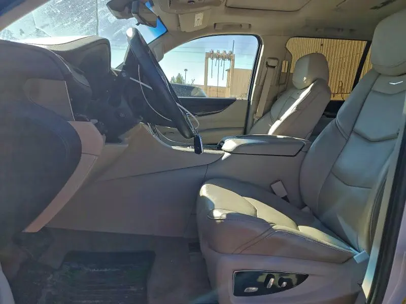 2018 CADILLAC ESCALADE LUXURY  