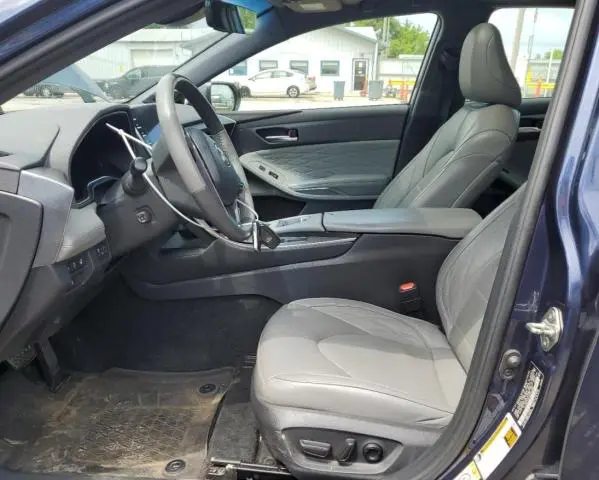 2019 TOYOTA AVALON XLE  