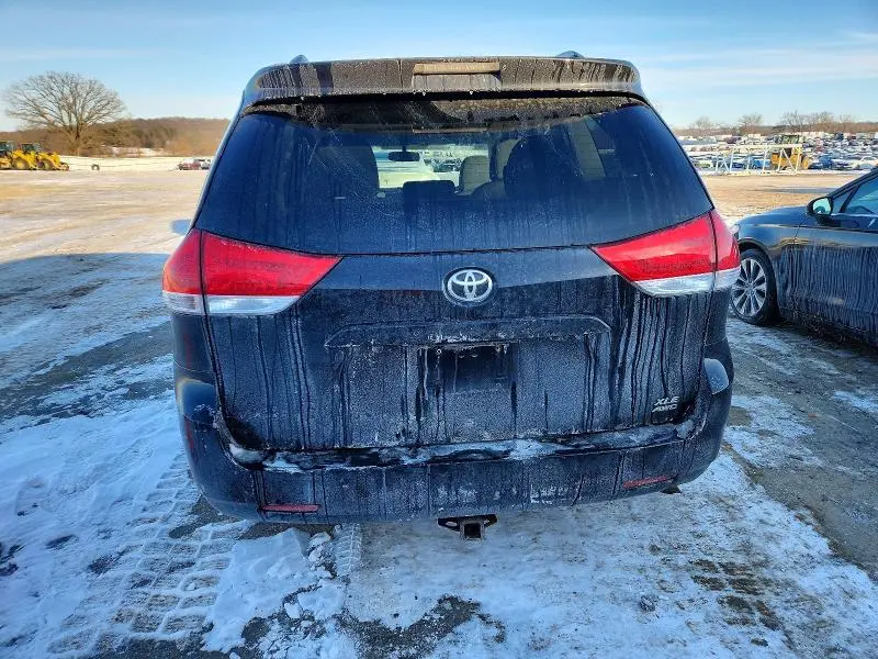 2013 TOYOTA SIENNA XLE  