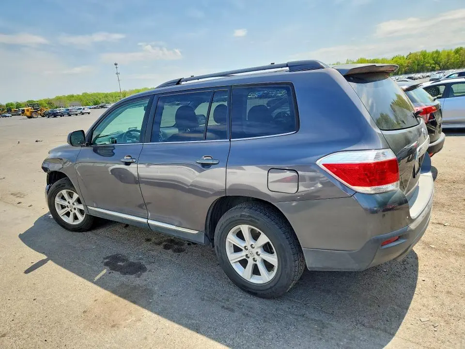 2013 TOYOTA HIGHLANDER SE  