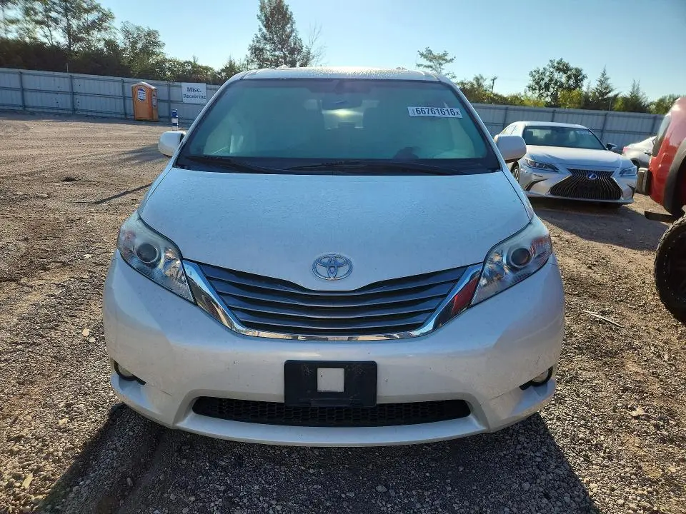 2017 TOYOTA SIENNA XLE 8-PASSENGER  