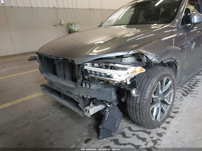 2017 VOLVO XC90 T6 MOMENTUM