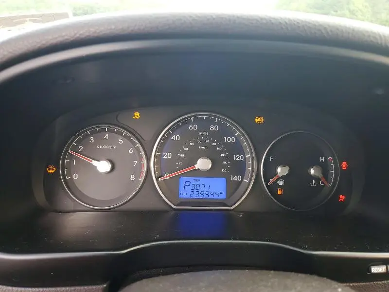 2010 HYUNDAI SANTA FE SE  