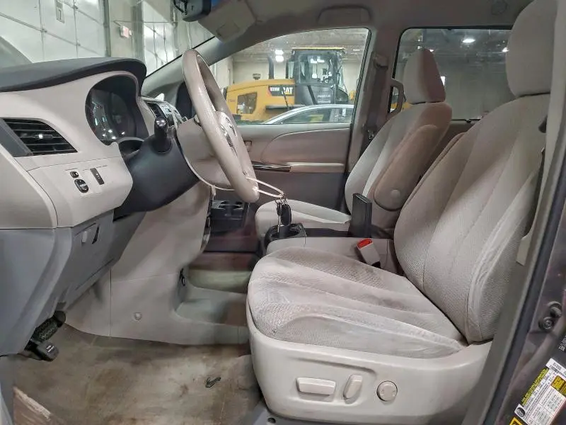 2011 TOYOTA SIENNA LE  