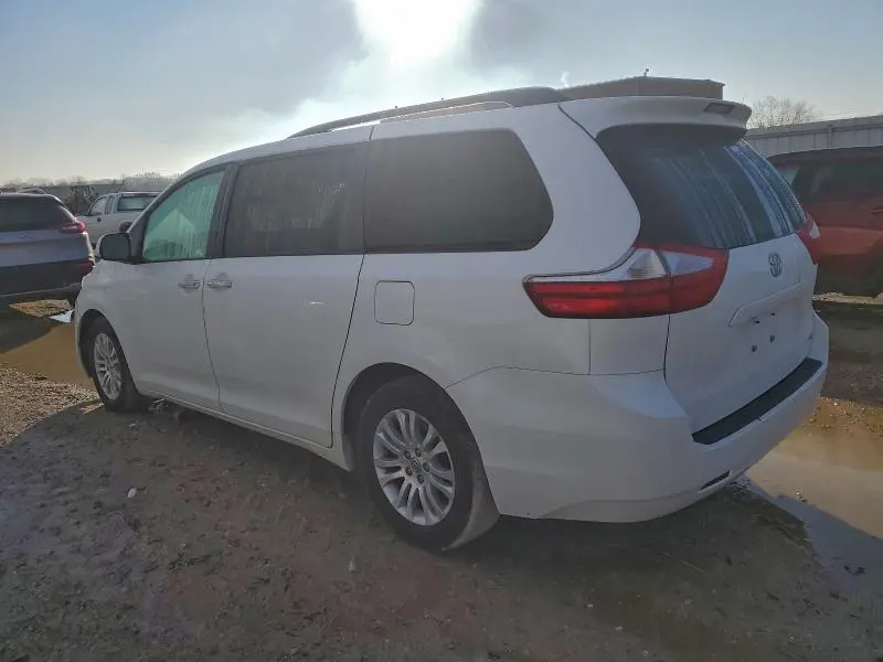 2015 TOYOTA SIENNA XLE  