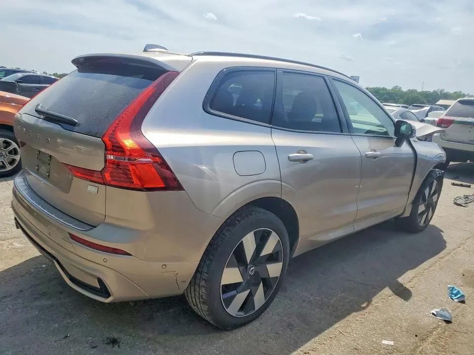 2024 VOLVO XC60 PLUS  