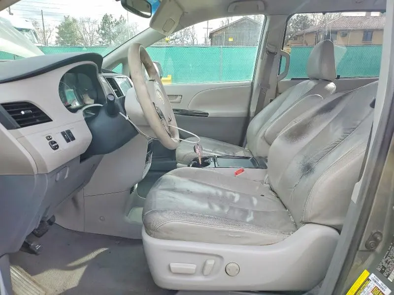 2011 TOYOTA SIENNA LE 8-PASSENGER  