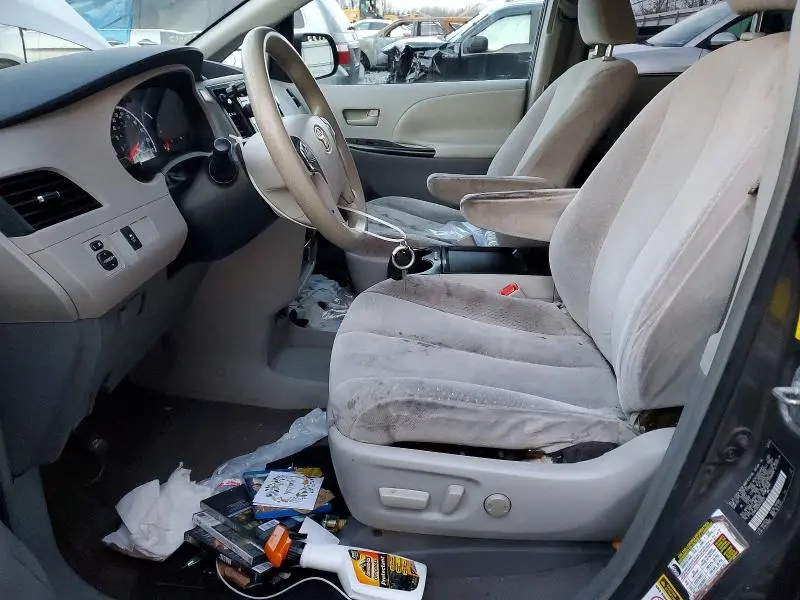 2011 TOYOTA SIENNA LE  