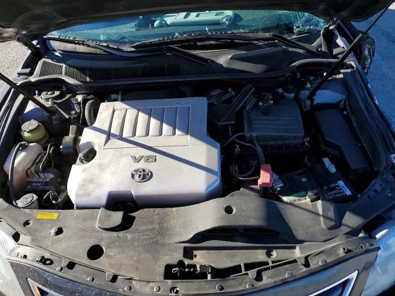 2011 TOYOTA CAMRY XLE V6  
